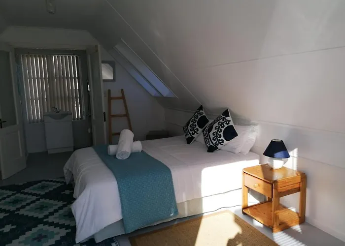 Llamedos Loft With Sea View