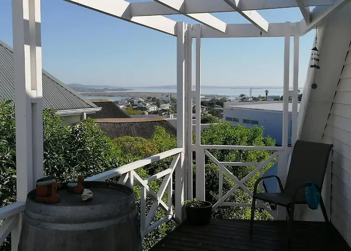 Llamedos Loft With Sea View