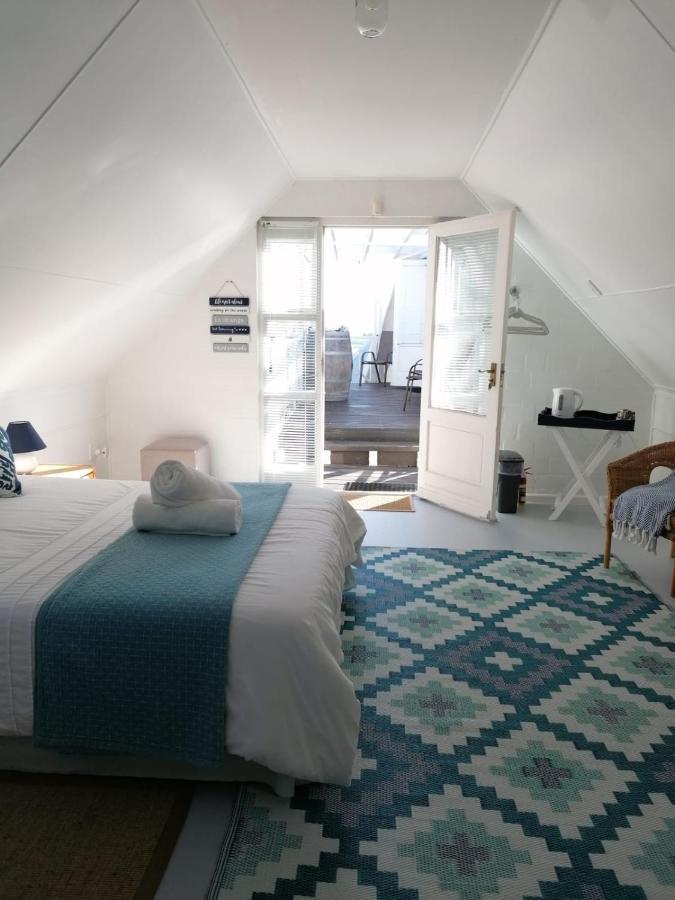 Llamedos Loft With Sea View