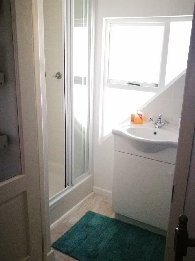 Llamedos Loft With Sea View Quarto em Acomodações Particulares *